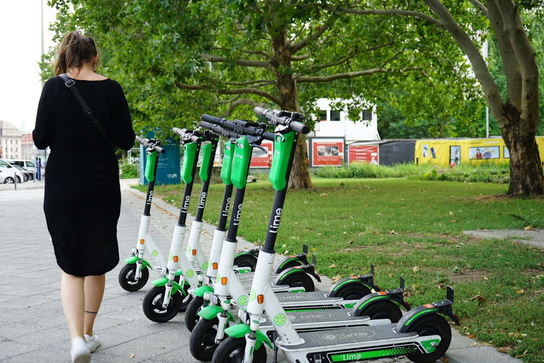 Combien de temps pour charger une trottinette électrique ? Guide complet et conseils